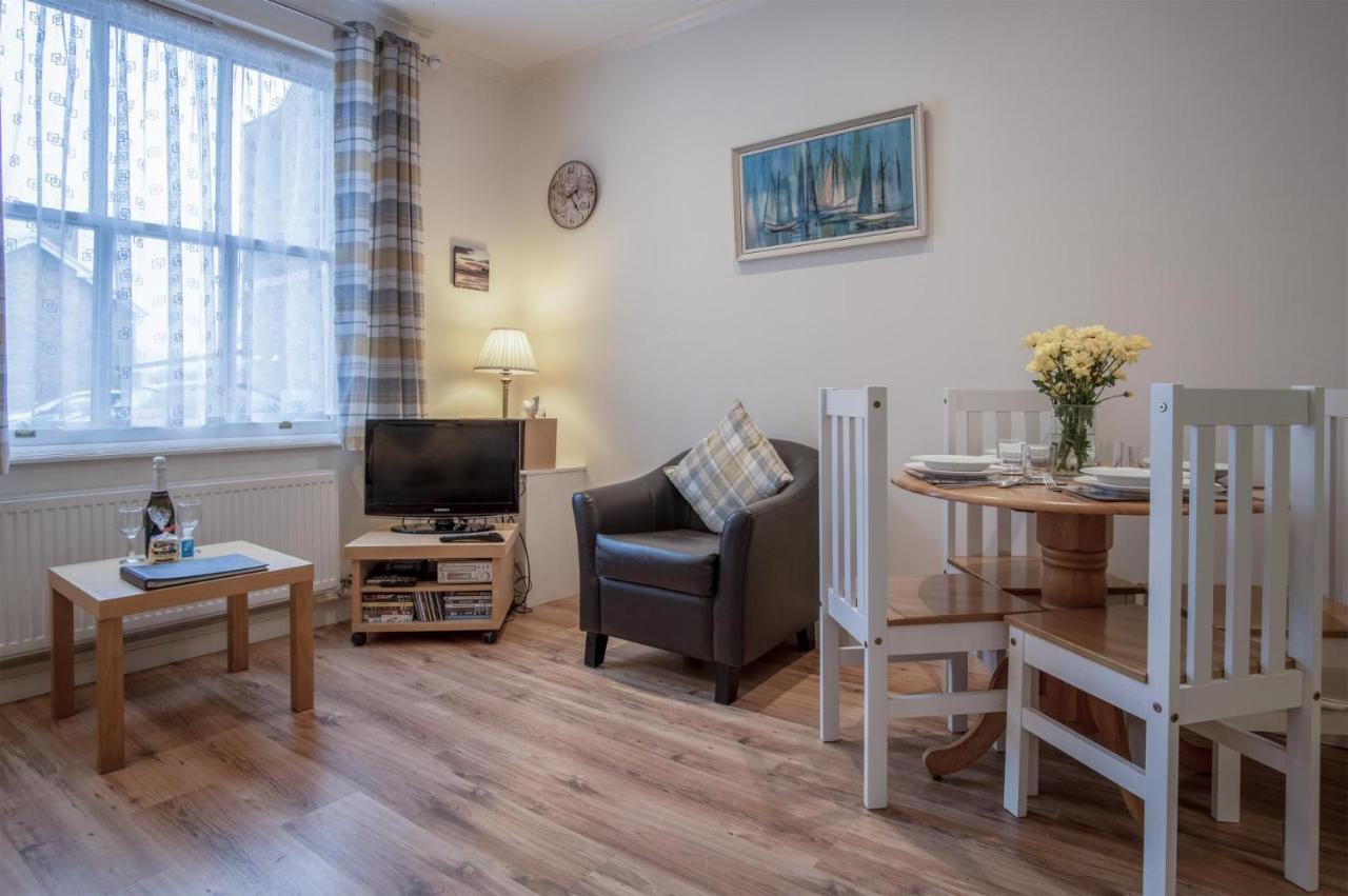 Arcadia - 1 Bedroom Apartment - Тенбі Екстер'єр фото