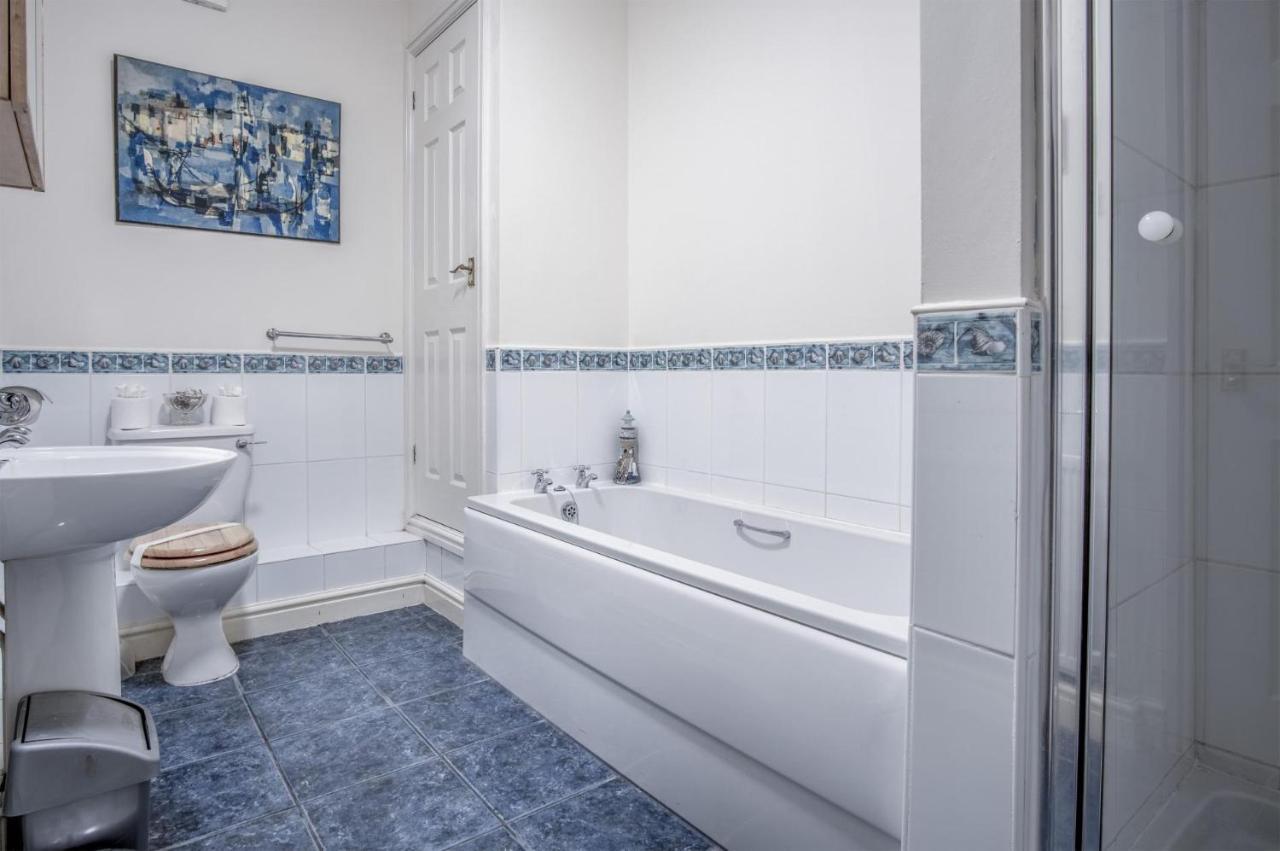 Arcadia - 1 Bedroom Apartment - Тенбі Екстер'єр фото