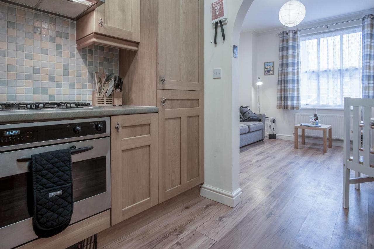 Arcadia - 1 Bedroom Apartment - Тенбі Екстер'єр фото